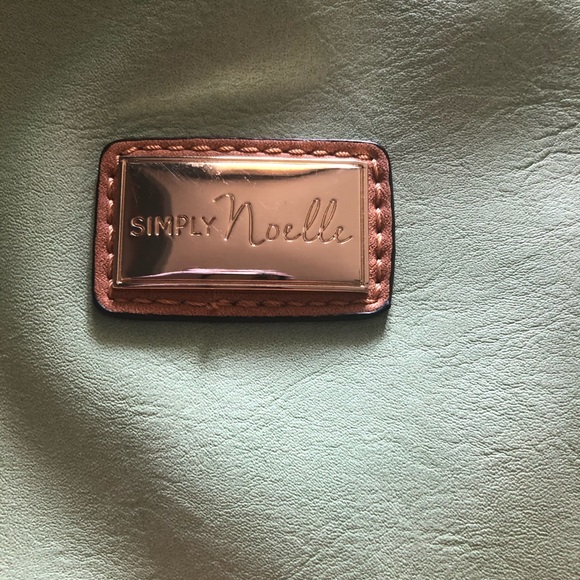 Handbag - Picture 5 of 8